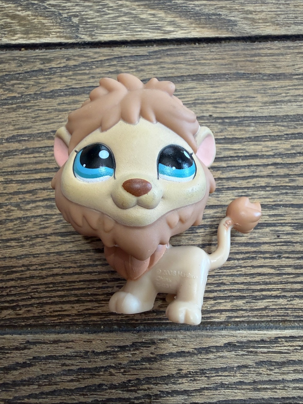 Littlest Pet Shop Tan Lion with Bright Blue Eyes Hasbro 2008 C-031 Nostalgia